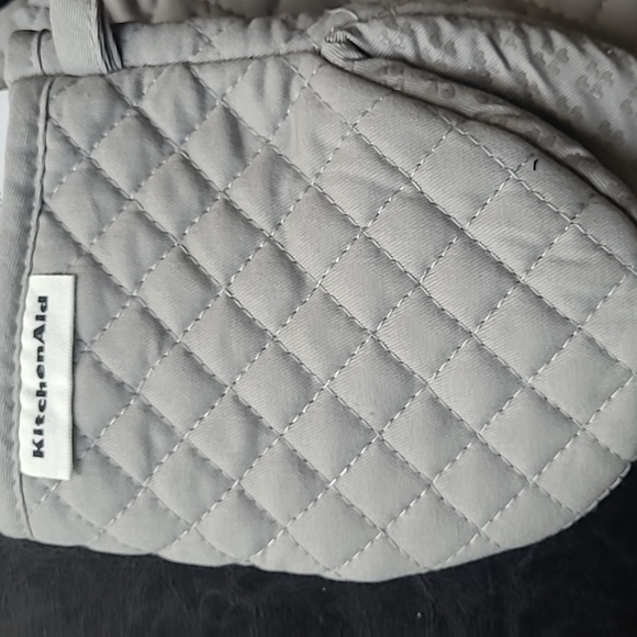 KitchenAid Mini Mitts - Picture 5 of 9